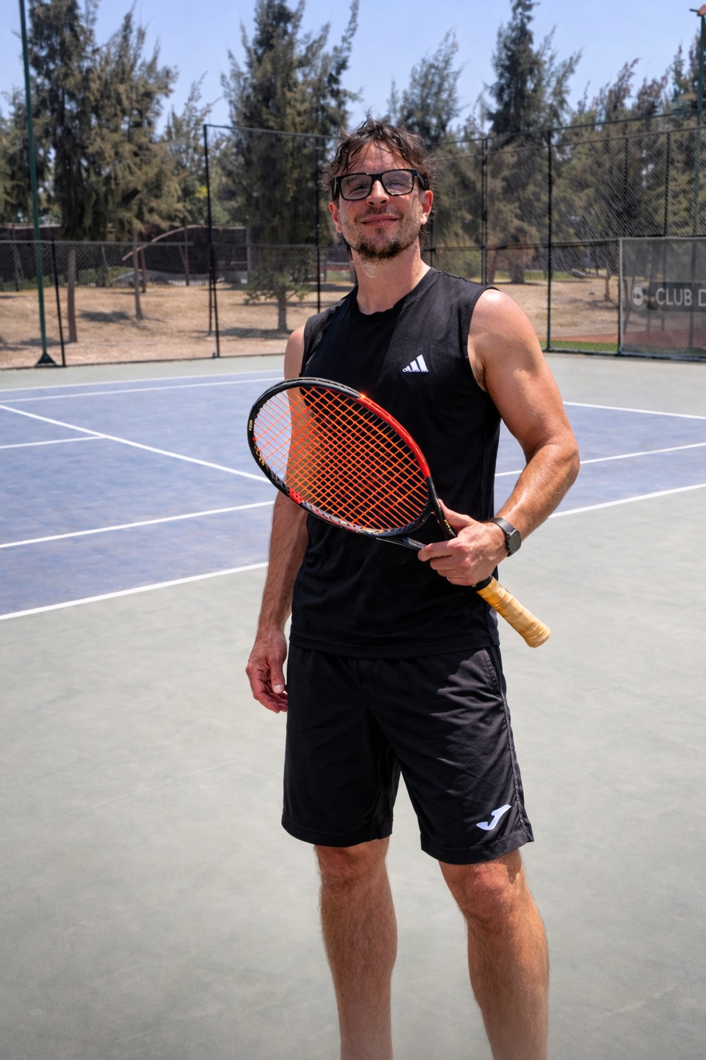 Tennis coach on private court in Algarrobo Norte